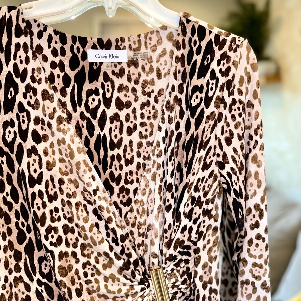NWOT Calvin Klein Leopard Wrap Dress w/ Side Gold Accent, 3/4 Length Sleeves, S - Picture 2 of 13